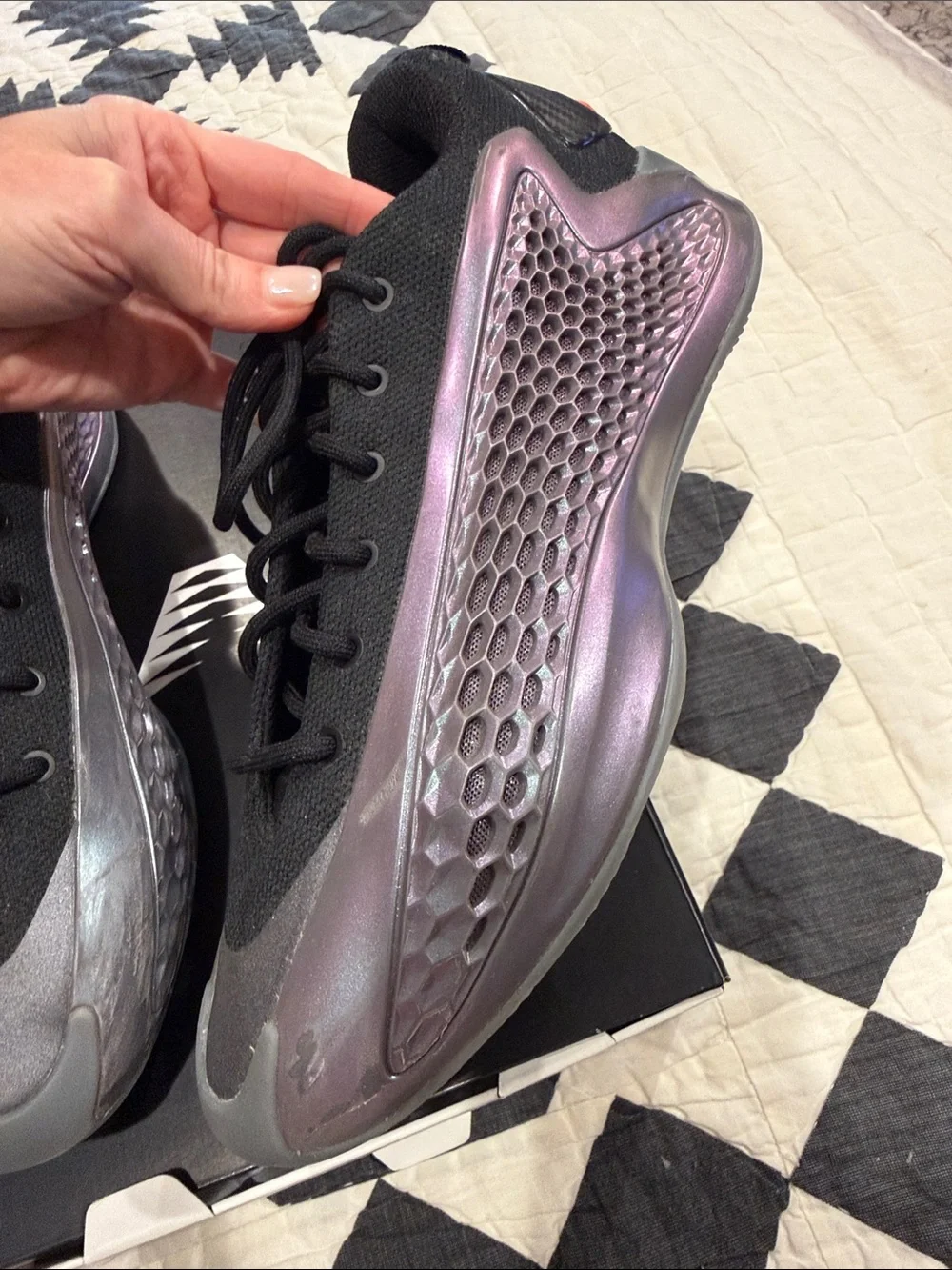 Men’s A.E. 1 basketball shoes, size 9